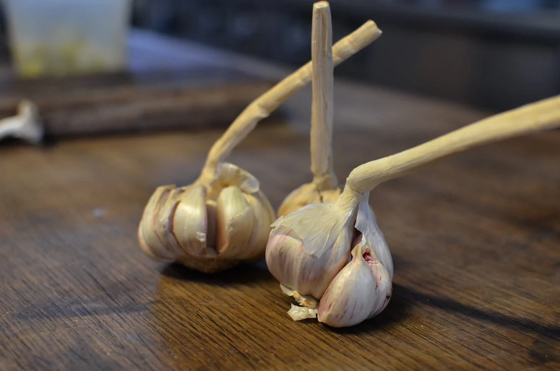 How many tablespoons of garlic juice are in 4 clove?